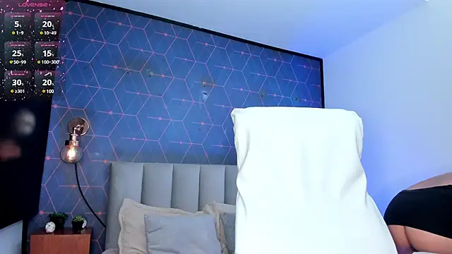 Chloe fischer  online show from January 22, 2025, 2:14 pm