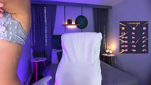 Chloe fischer  online show from March 5, 2025, 2:56 pm