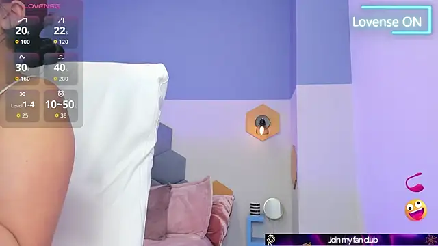 Chloe fischer  online show from October 21, 2025, 3:24 pm