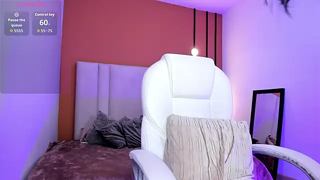 Chloe fischer  online show from December 19, 2025, 3:30 pm