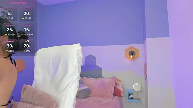 Chloe fischer  online show from April 21, 2026, 3:28 pm