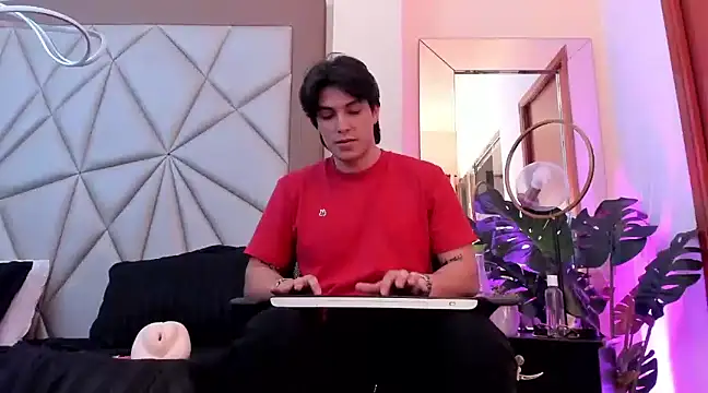 Karimferrer online show from December 31, 2024, 7:31 am