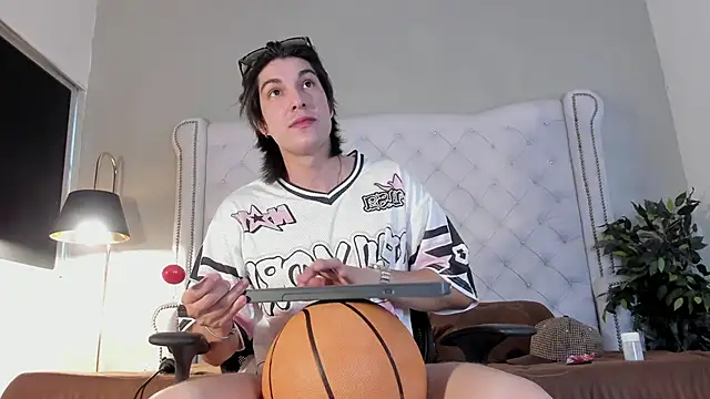 Karimferrer online show from November 25, 2025, 7:47 pm