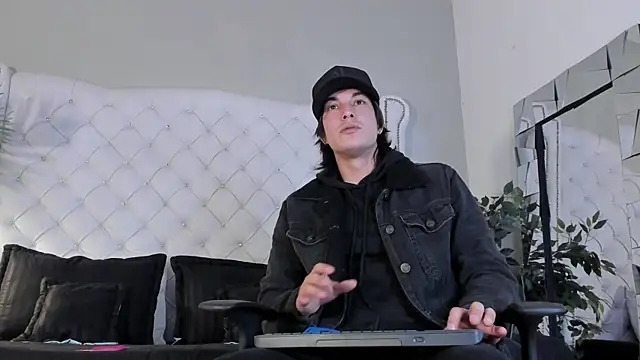 Karimferrer online show from November 28, 2025, 9:06 pm