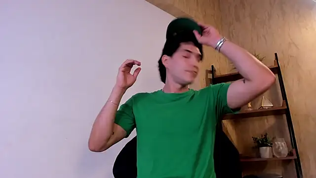 Karimferrer online show from February 4, 2026, 3:34 am