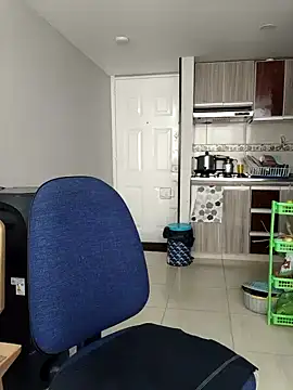 LisbethMoore  online show from December 17, 2025, 3:29 pm