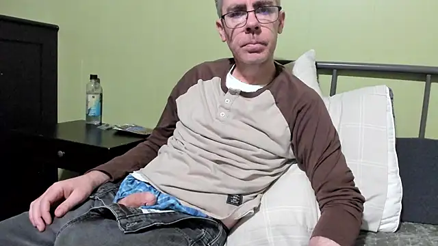 ImportantEquator0 online show from November 4, 2025, 11:53 am