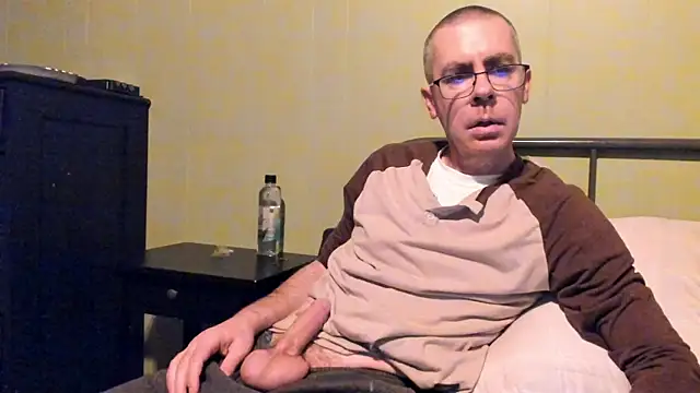 ImportantEquator0 online show from November 12, 2025, 3:18 am