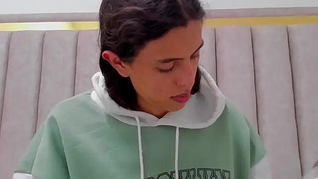 FreyaMoller online show from October 24, 2025, 6:26 pm