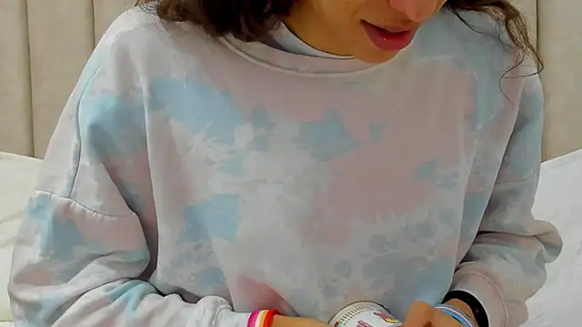 FreyaMoller online show from November 26, 2025, 7:04 pm