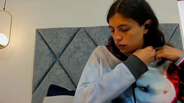 FreyaMoller online show from January 9, 2026, 1:47 pm