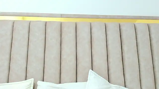 FreyaMoller online show from February 28, 2026, 7:15 pm