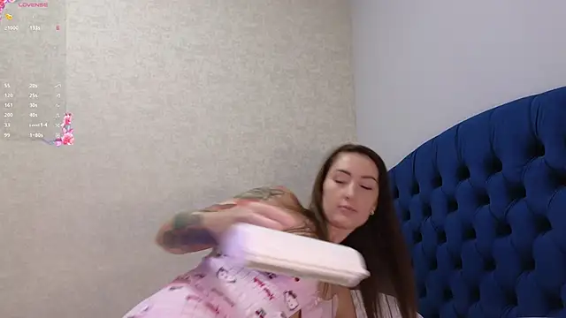 kimmie meow online show from October 30, 2025, 6:52 pm