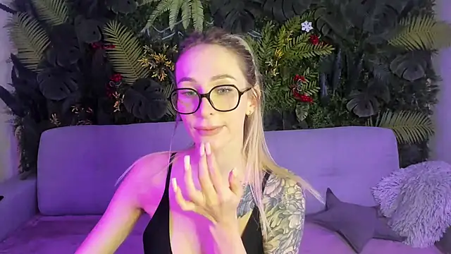 Snapshot of Horny_Blond chatting on February 13, 2026, 9:05 am Horny Blond online show from February 13, 2026, 9:05 am