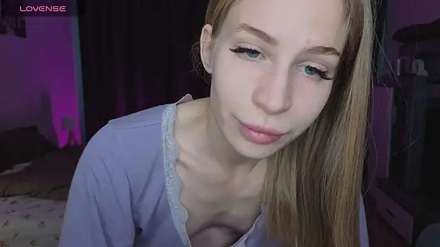 Snapshot of Elis_Fox chatting on April 19, 2026, 10:58 am Elis Fox online show from April 19, 2026, 10:58 am