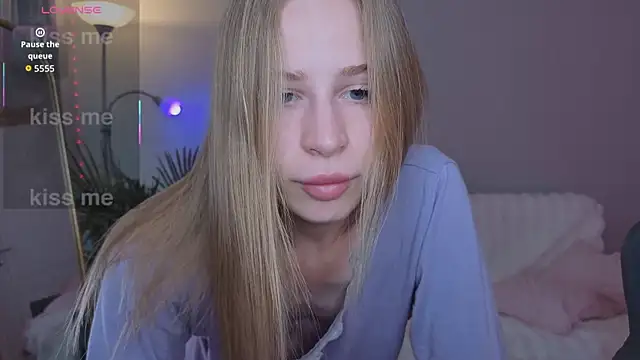 Snapshot of Elis_Fox chatting on April 30, 2026, 10:10 am Elis Fox online show from April 30, 2026, 10:10 am