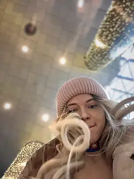 Snapshot of Times__Square chatting on December 22, 2024, 9:11 am Times Square online show from December 22, 2024, 9:11 am