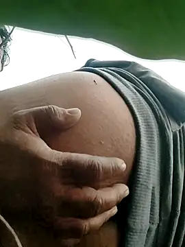 Snapshot of Young_couple143 chatting on February 27, 2025, 5:13 am Young couple143 online show from February 27, 2025, 5:13 am