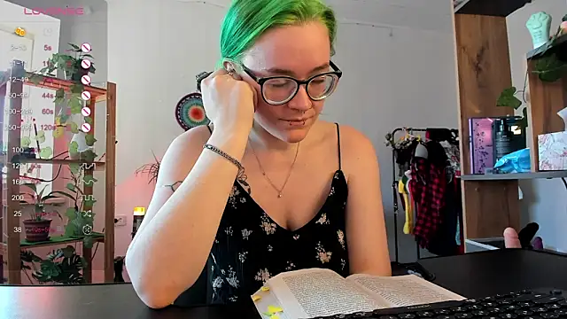 alisahug online show from March 4, 2025, 10:46 am