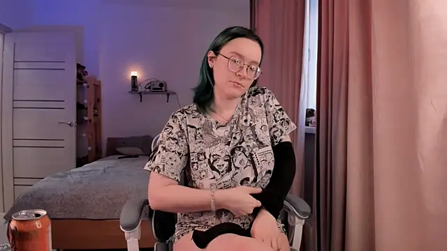 alisahug online show from November 17, 2025, 10:54 am