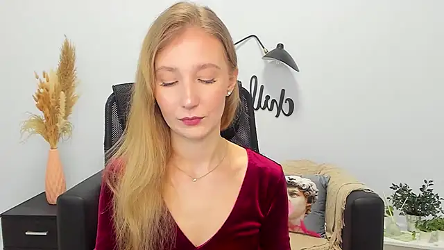 LolaWilsons online show from January 23, 2025, 10:11 am