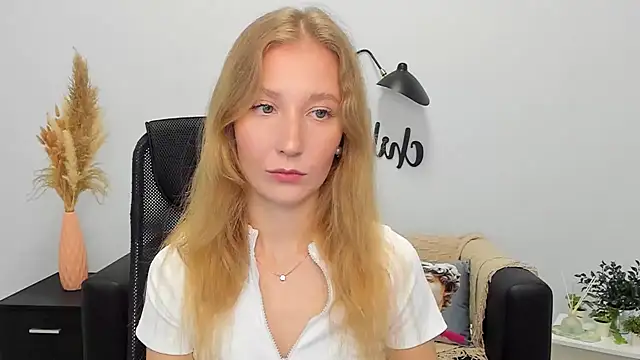 LolaWilsons online show from January 28, 2025, 9:19 am