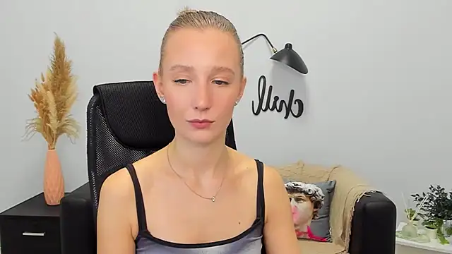 LolaWilsons online show from January 31, 2025, 9:27 am