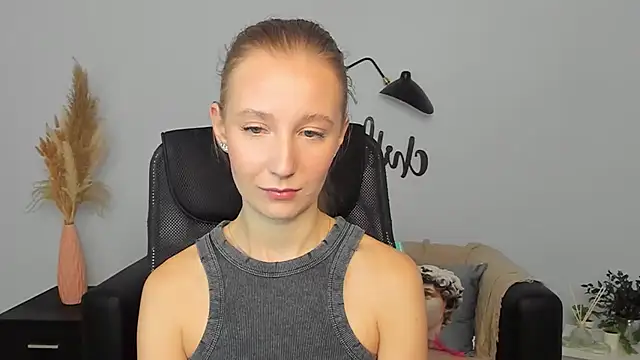 LolaWilsons online show from February 6, 2025, 12:37 pm