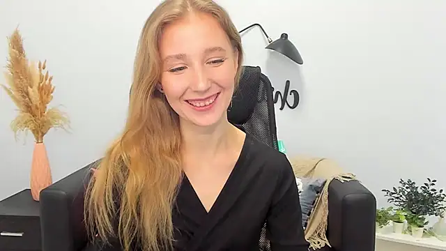 LolaWilsons online show from February 27, 2025, 9:22 am