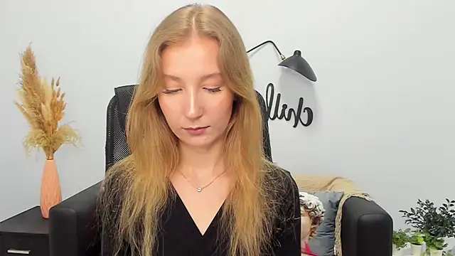 LolaWilsons online show from March 6, 2025, 9:03 am