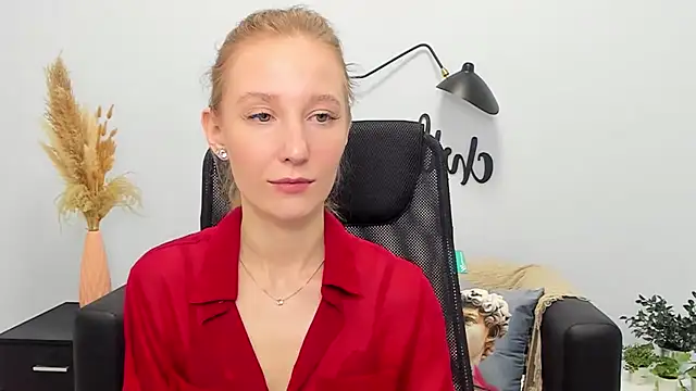 LolaWilsons online show from March 20, 2025, 9:15 am