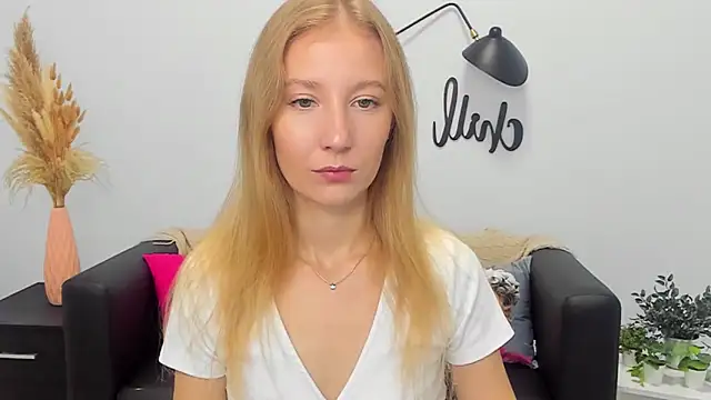 LolaWilsons online show from September 19, 2025, 6:15 am