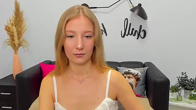 LolaWilsons online show from November 4, 2025, 7:18 am