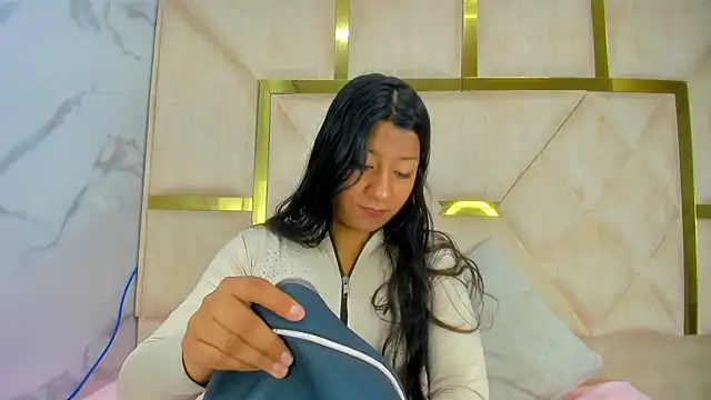 VaneLin18 online show from December 2, 2025, 4:02 pm