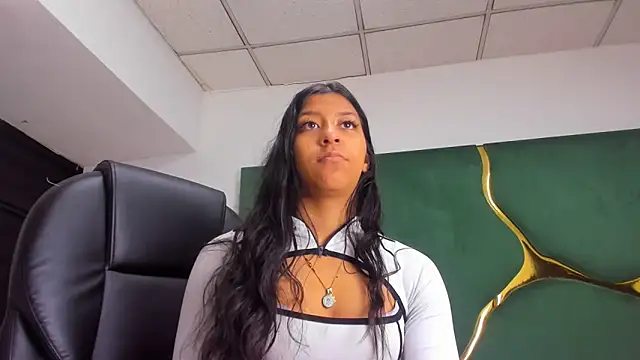 VaneLin18 online show from December 18, 2025, 8:04 pm