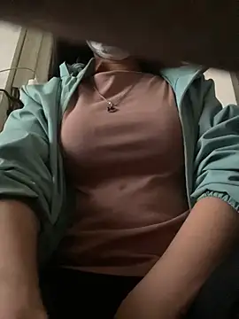 Tuongvy05 online show from December 25, 2024, 1:42 am