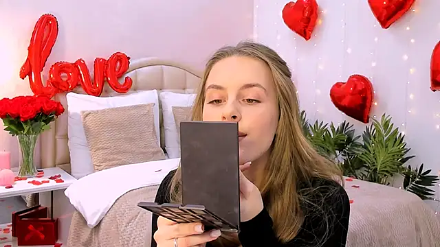 Snapshot of RozzitaBedberry chatting on February 16, 2025, 12:54 pm RozzitaBedberry online show from February 16, 2025, 12:54 pm