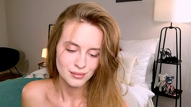 Snapshot of RozzitaBedberry chatting on September 10, 2025, 1:00 pm RozzitaBedberry online show from September 10, 2025, 1:00 pm