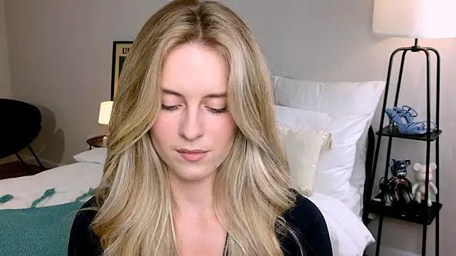 Snapshot of RozzitaBedberry chatting on September 19, 2025, 3:13 pm RozzitaBedberry online show from September 19, 2025, 3:13 pm