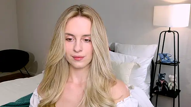 Snapshot of RozzitaBedberry chatting on September 21, 2025, 1:02 pm RozzitaBedberry online show from September 21, 2025, 1:02 pm