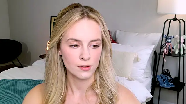 Snapshot of RozzitaBedberry chatting on September 28, 2025, 2:00 pm RozzitaBedberry online show from September 28, 2025, 2:00 pm