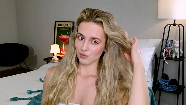 Snapshot of RozzitaBedberry chatting on October 8, 2025, 12:36 pm RozzitaBedberry online show from October 8, 2025, 12:36 pm