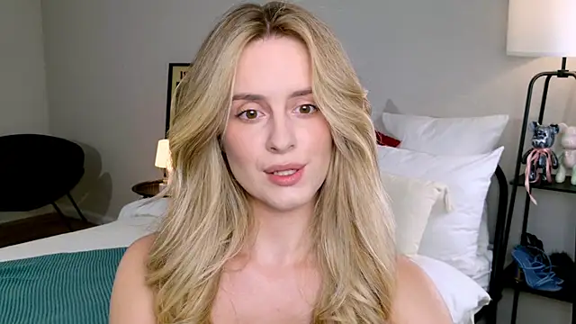 Snapshot of RozzitaBedberry chatting on October 12, 2025, 1:21 pm RozzitaBedberry online show from October 12, 2025, 1:21 pm