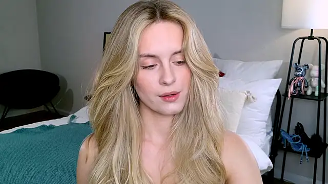 Snapshot of RozzitaBedberry chatting on October 24, 2025, 2:02 pm RozzitaBedberry online show from October 24, 2025, 2:02 pm