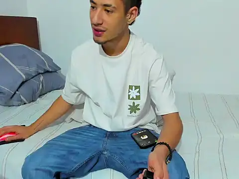 Snapshot of Chandler_ken chatting on December 19, 2025, 1:45 am Chandler ken online show from December 19, 2025, 1:45 am