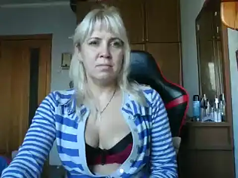 IrinaB1 online show from November 14, 2025, 7:07 am