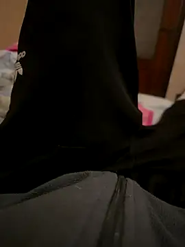 Snapshot of bigboy30X chatting on November 4, 2025, 7:35 pm bigboy30X online show from November 4, 2025, 7:35 pm