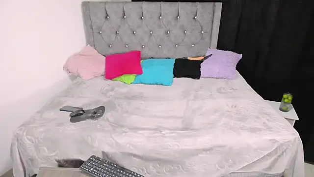 valenthottie online show from February 17, 2025, 12:54 am