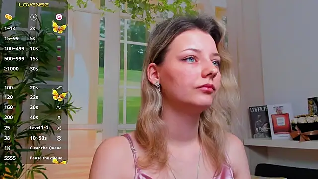 pretty little thing online show from January 29, 2025, 11:35 pm