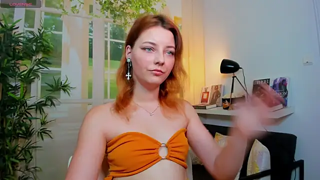 pretty little thing online show from September 15, 2025, 3:12 pm